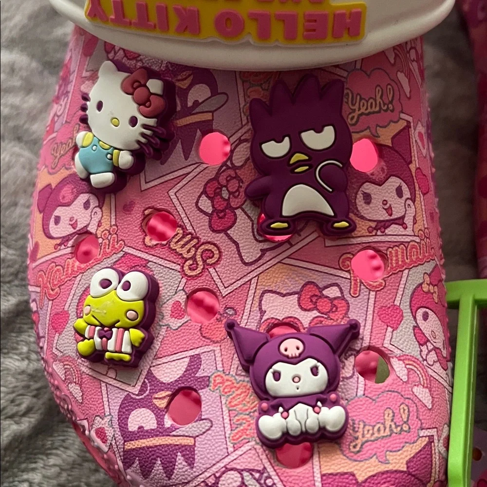 Hello Kitty and Friends x Crocs Big Kids Classic Clog in Size J4 Brand New